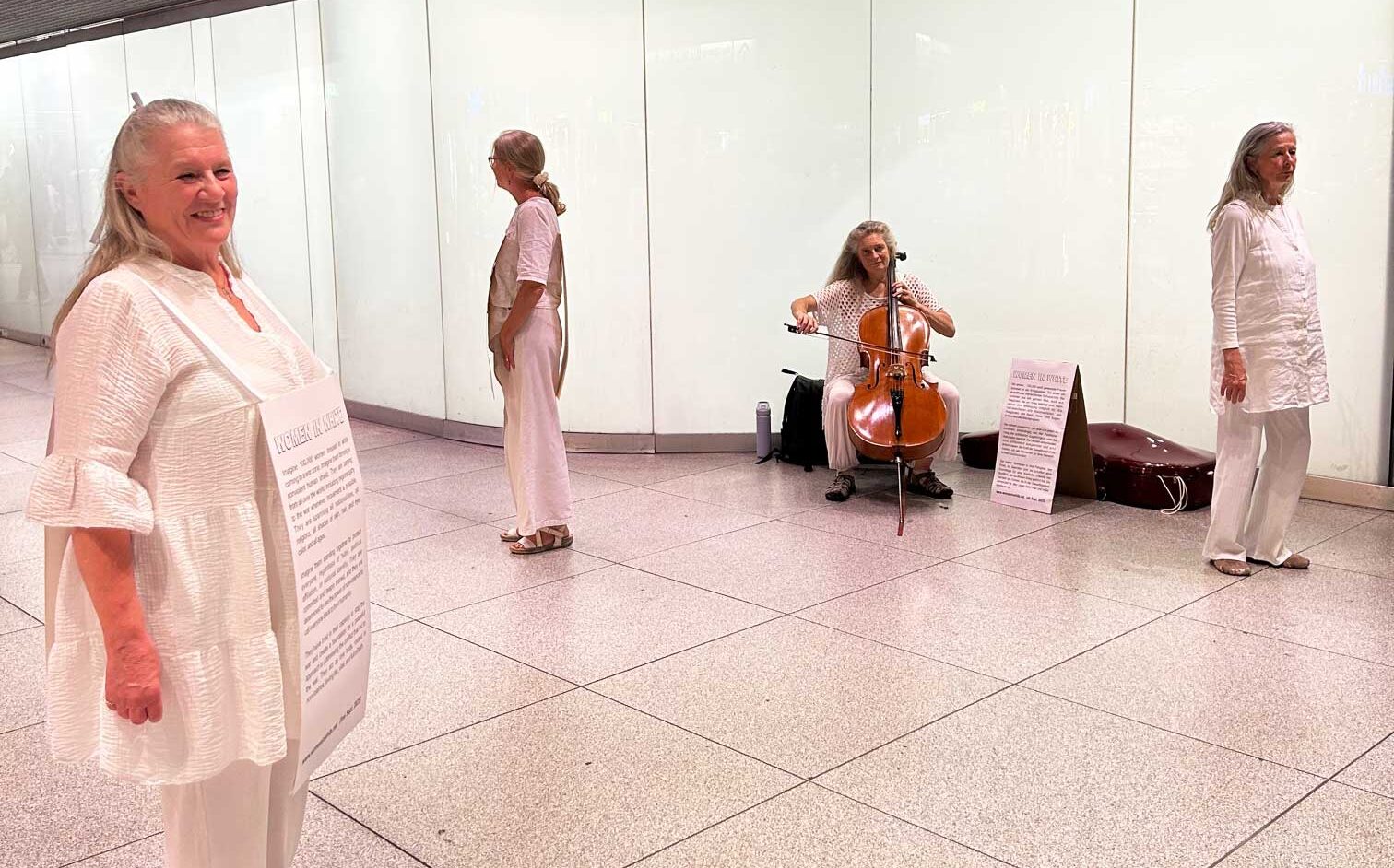 Women in white mit Susanne Kraft